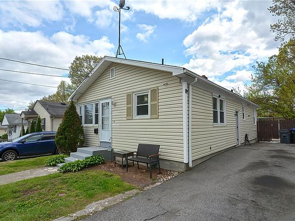 2nd image of 146 De Pinedo St
