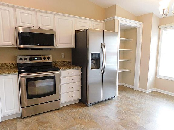 5th image of 8629 S Bend Dr