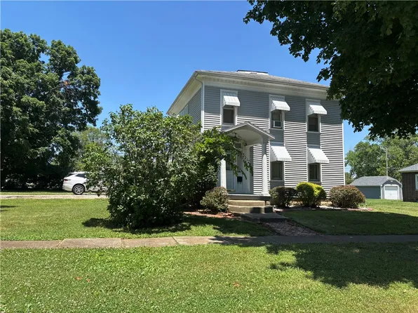 805 W Madison Ave, Altamont, IL 62411