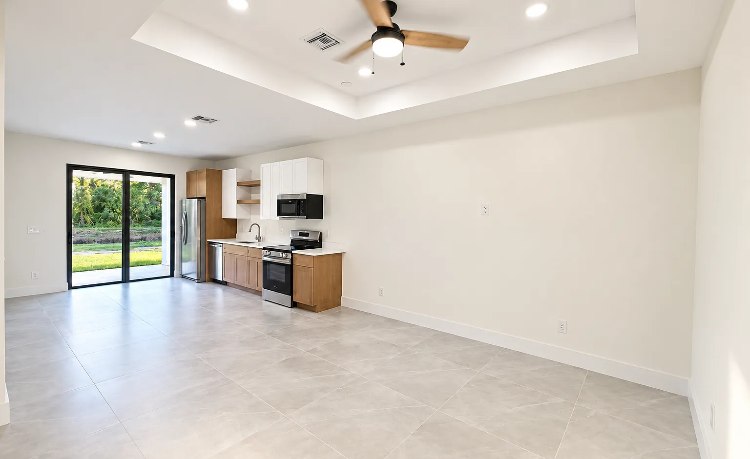 2 bed, 930 sqft, $1,550 — Photo 2