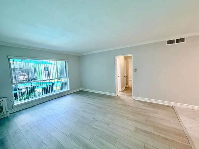 1595 E. Chevy Chase Drive — Photo 16