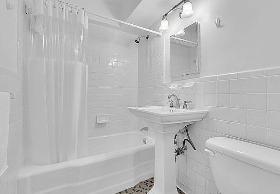 5th image of 55 E 9th St APT 9B