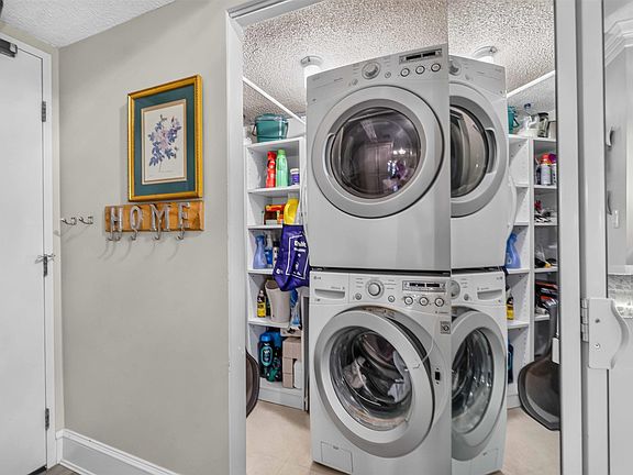 4th image of 1177 Howie Ave #108