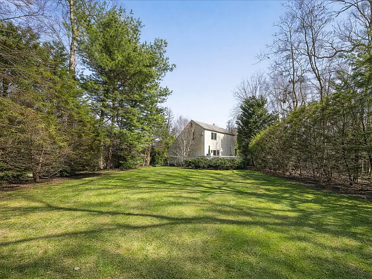 13 Sycamore Dr — Photo 3