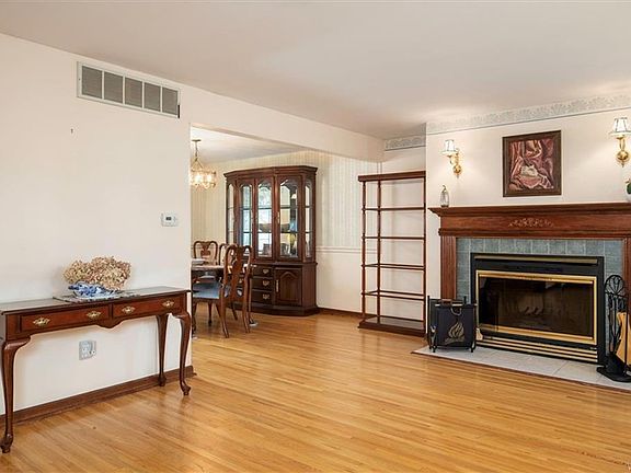 4th image of 103 Brooklane Dr