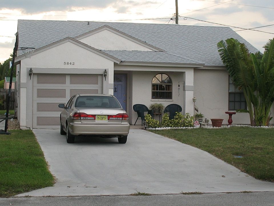 2nd image of 5842 SE Wilsie Dr