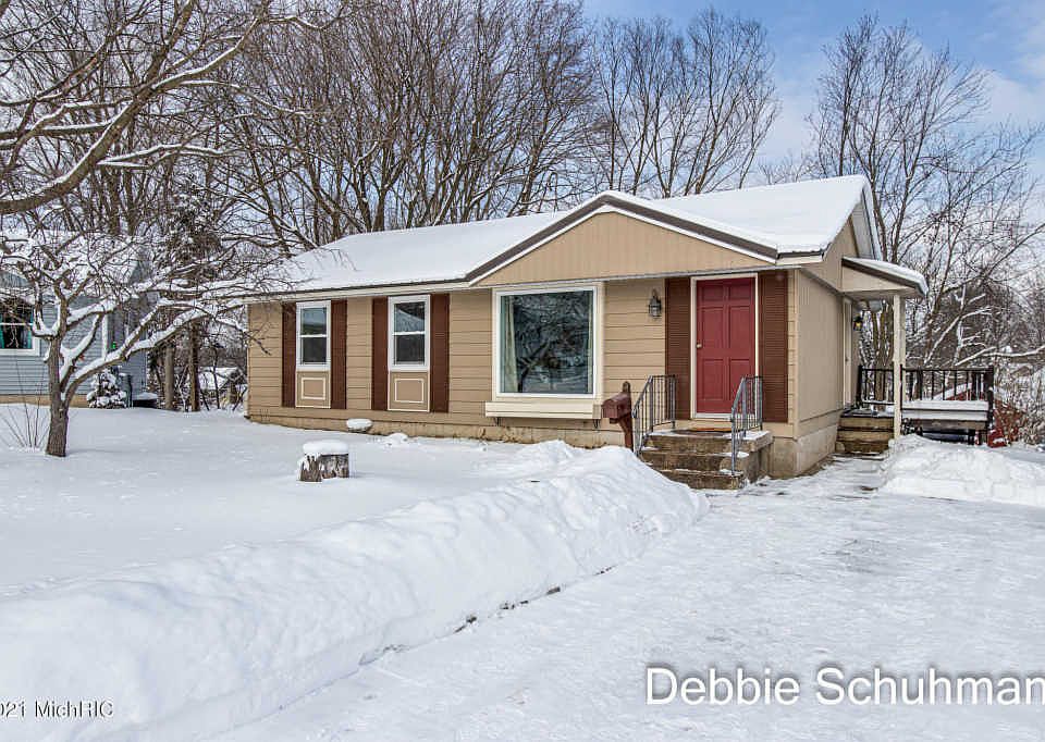 1st image of 223 Lincoln Ct NE