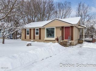 223 Lincoln Ct NE, Rockford, MI 49341