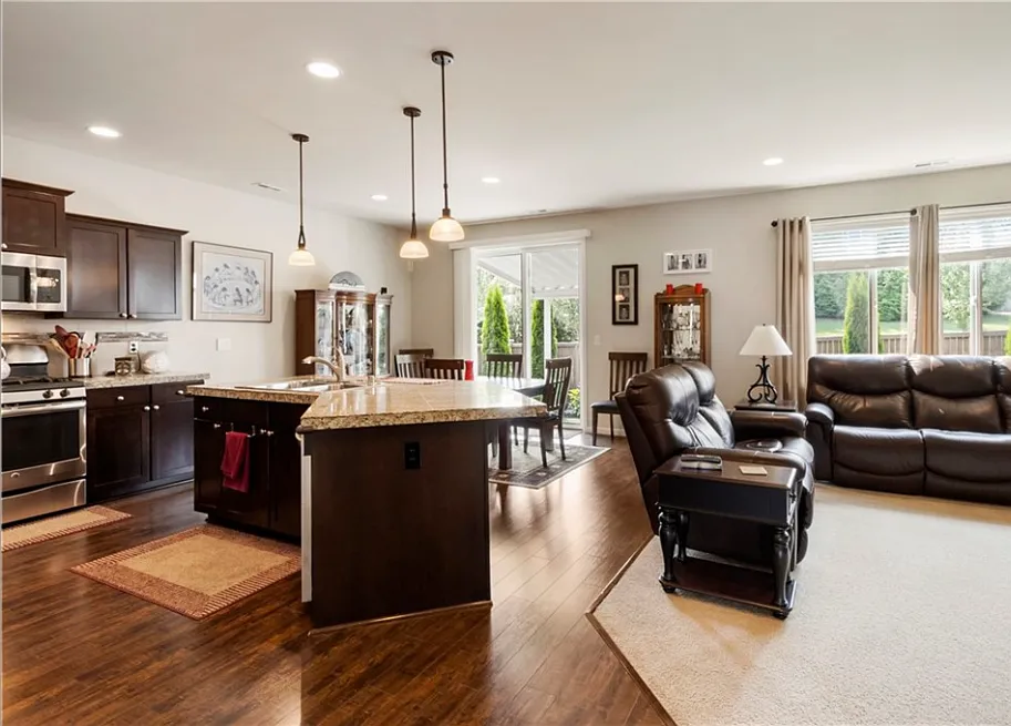 3 bed, 2.5 bath, 2019 sqft, $3,200 — Photo 3