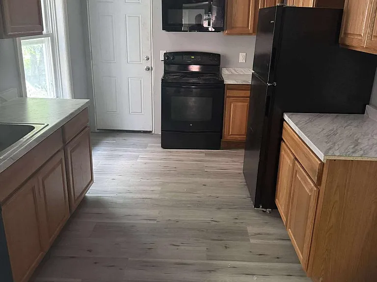 574 Harmony St — Photo 4