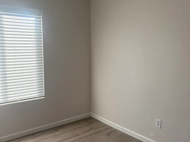 4361 Winona Ave #1 — Photo 15