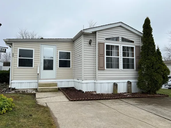 1840 Ashwood Ln, Erie, PA 16509