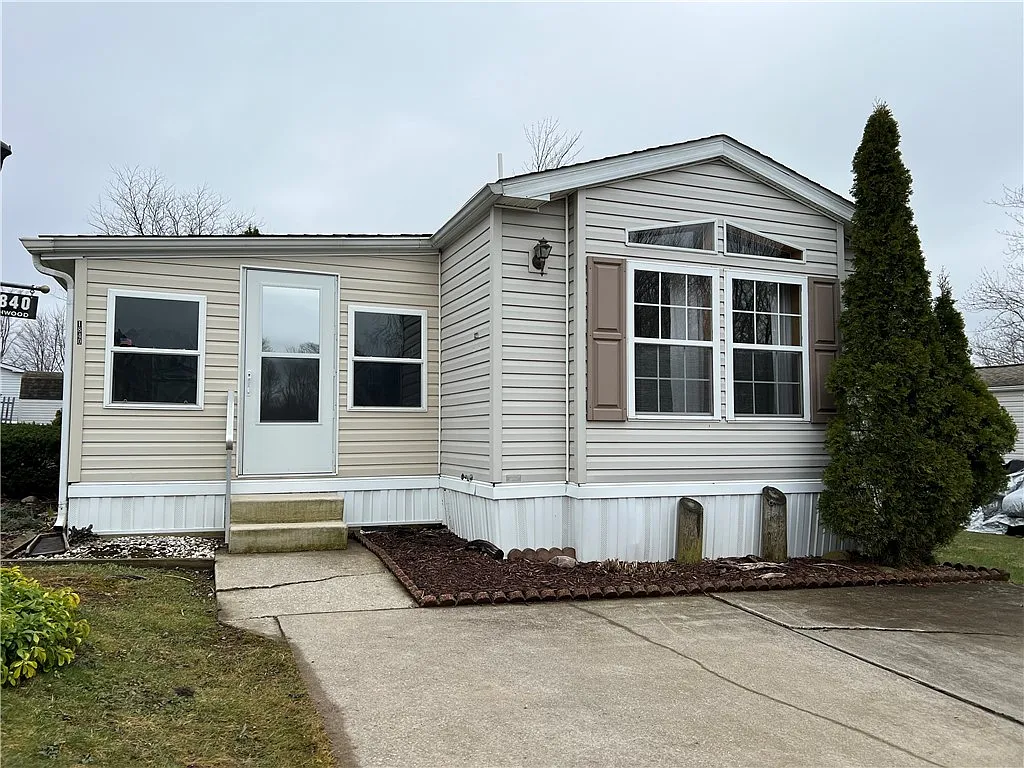 1840 Ashwood Ln photo 1