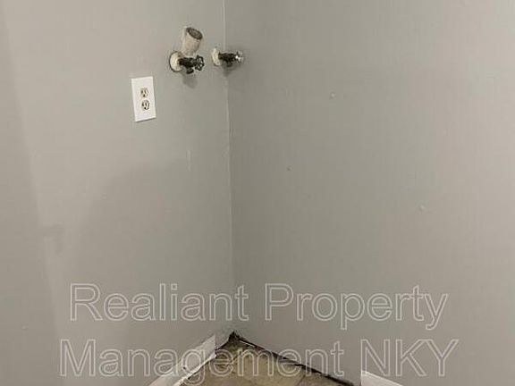 5th image of 517 Greenfield Ln Unit 2