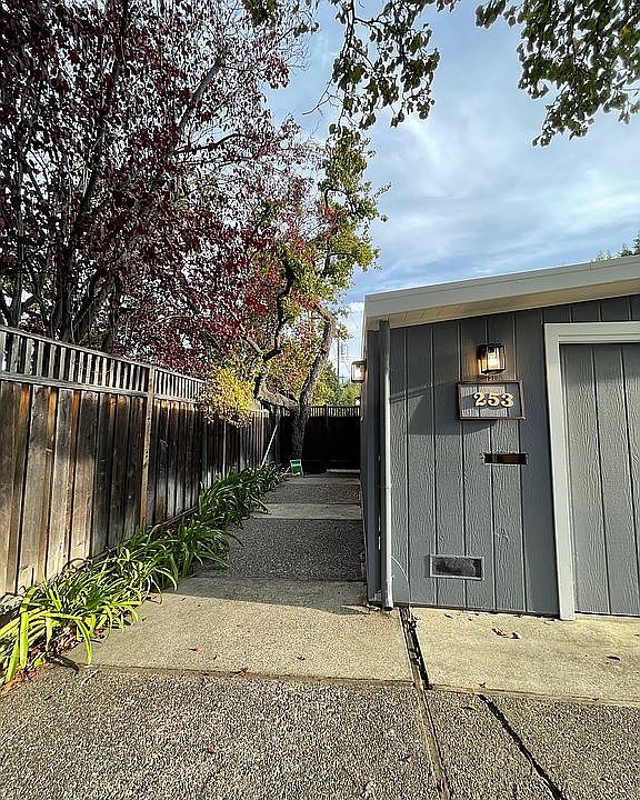 1st image of 253 Tennessee Ln