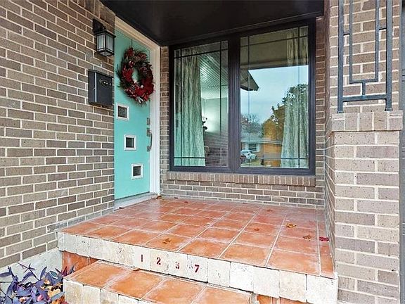 3rd image of 1237 Delmont Dr