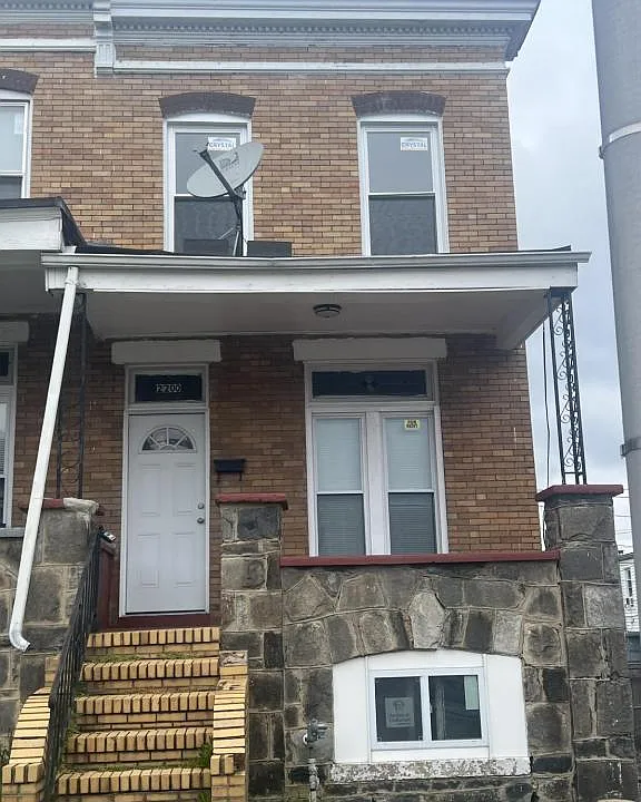 2200 Baker St