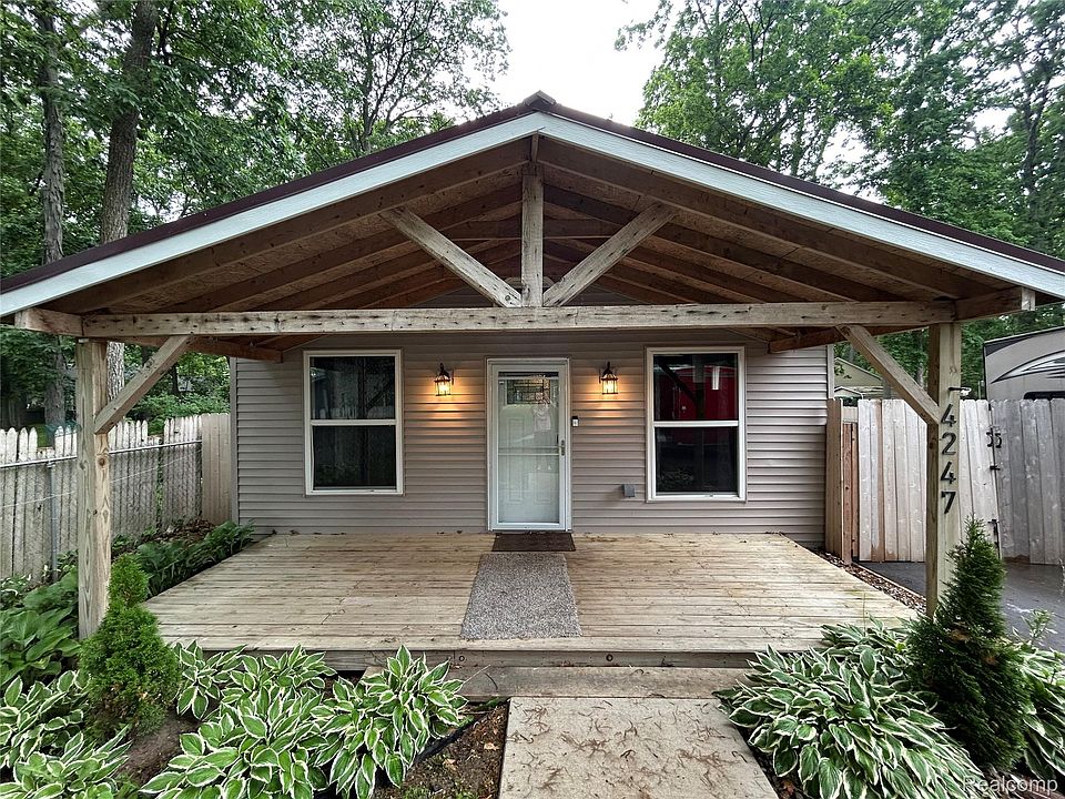 1st image of 4247 La Forest Dr