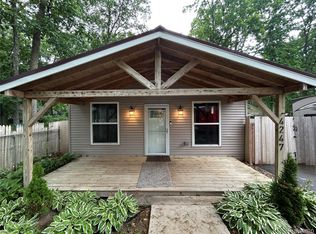 4247 La Forest Dr, Waterford, MI 48329