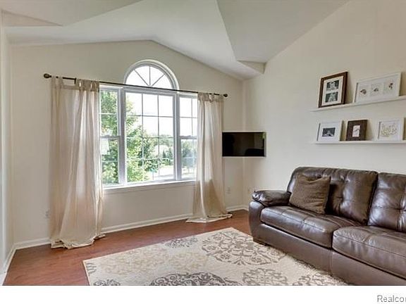 3rd image of 5478 Sandlewood Ct