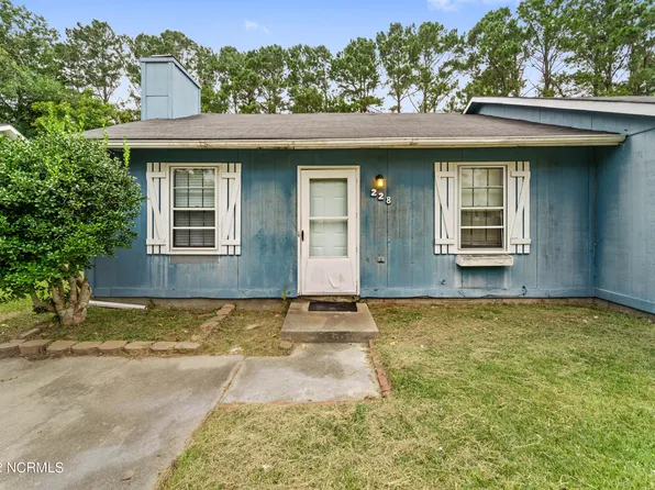 228 Cedar Creek Dr, Jacksonville, NC 28540