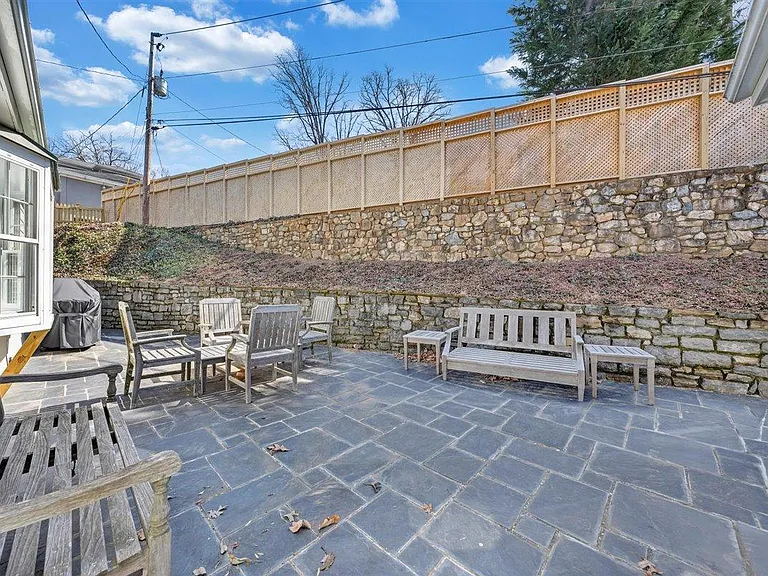 3044 Hemlock Ln SW — Photo 33