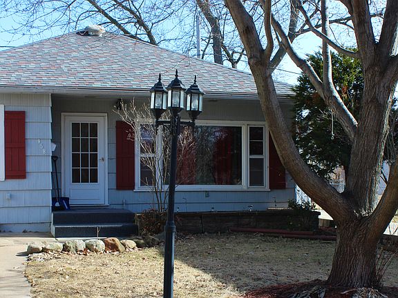2nd image of 958 Maplewood Dr NE