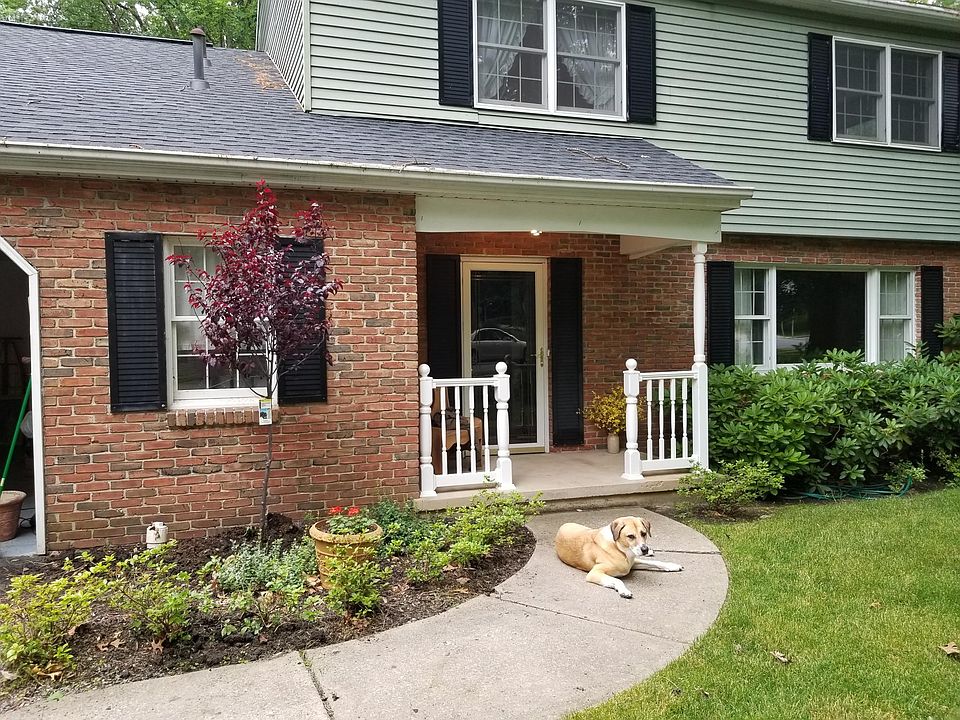 1st image of 689 Berkshire Dr
