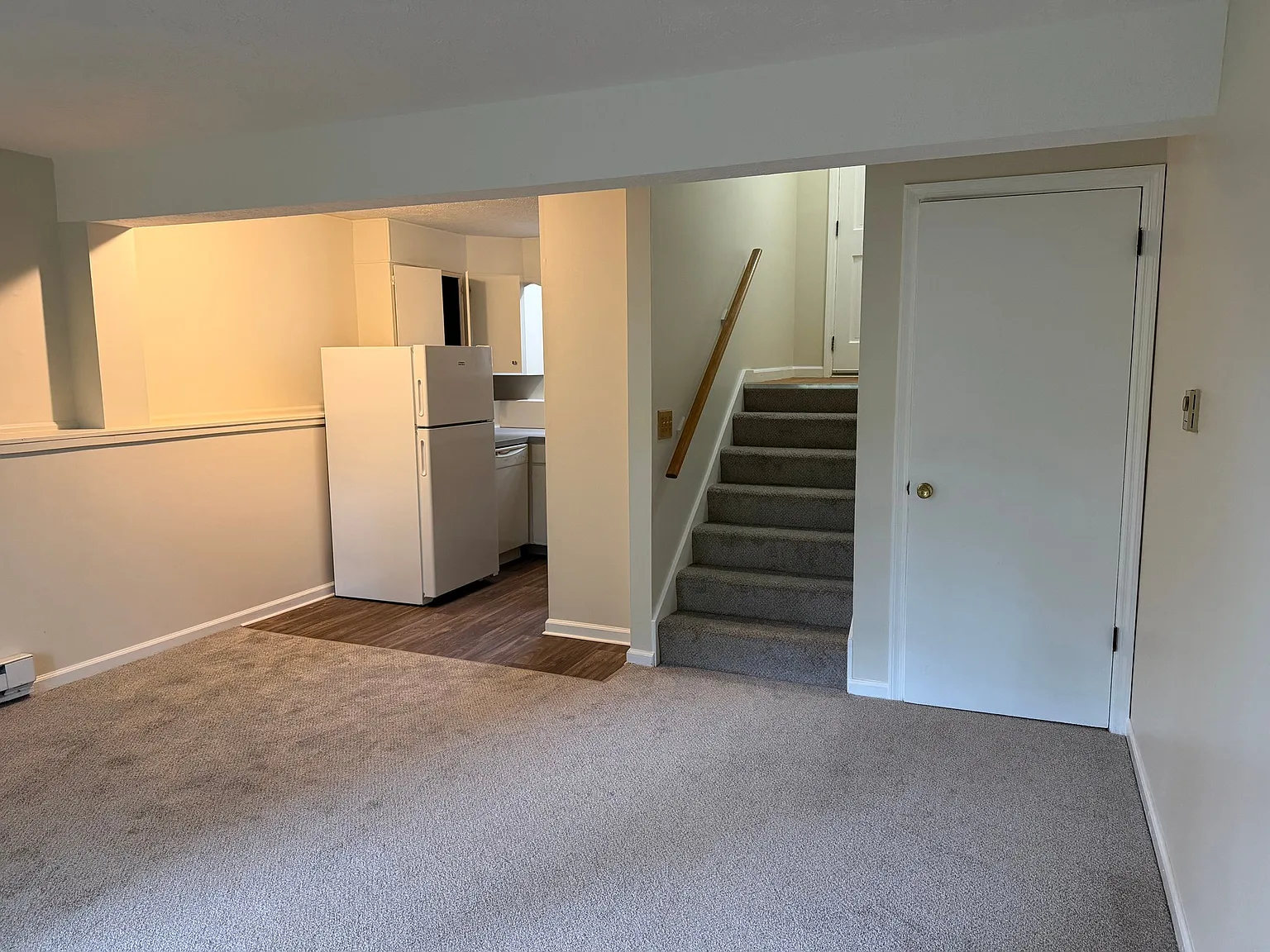 **Move In Special** 1 Month Free For Qualified Applicants Spacious Townhouse Style 2br Avail. Now! — Photo 2