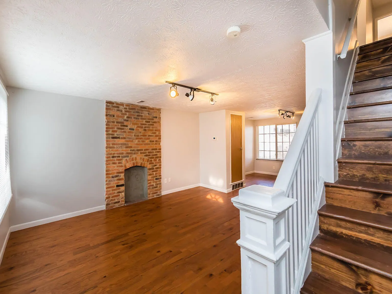 254 S Monroe Ave — Photo 2