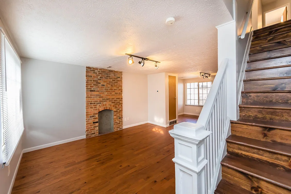 Building Photo - 254 S Monroe Ave #Z