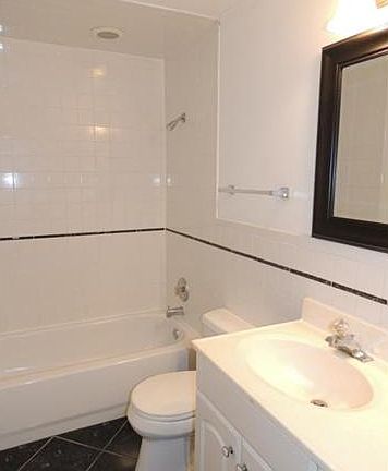 5th image of 1003 Des Peres Dr