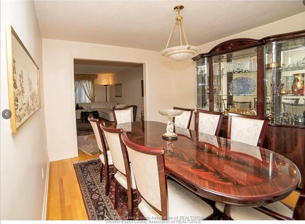 4 bed, 2.5 bath, 2500 sqft, $2,800 — Photo 3