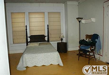 5th image of 4425 W Park Row Blvd