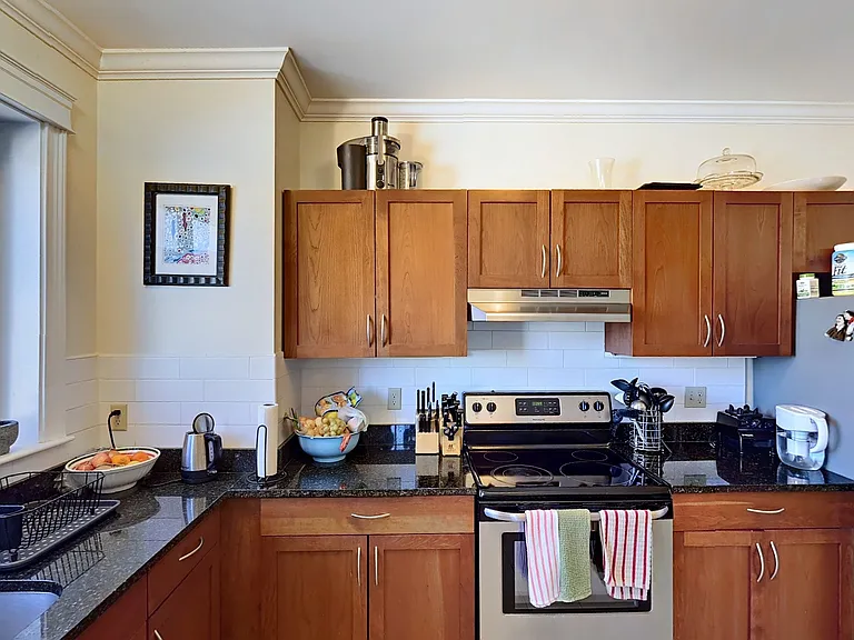 76 Quint Ave #7 — Photo 2