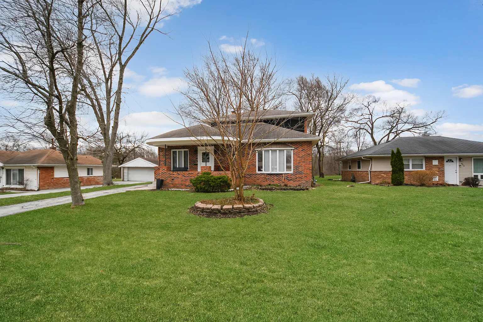 411 Suwanee St photo 1