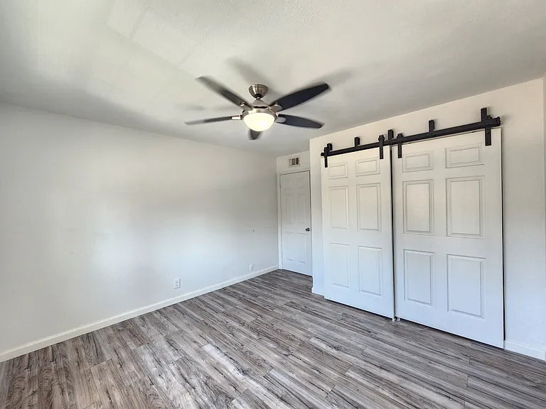 2236 Peach Ave #4 — Photo 24