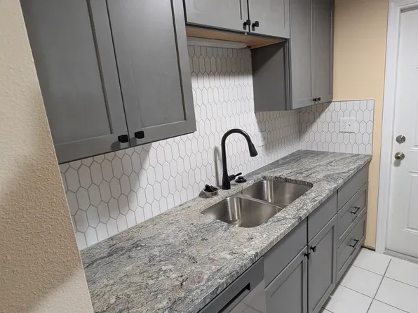 337 Jeru Blvd APT B, Tarpon Springs, FL 34689