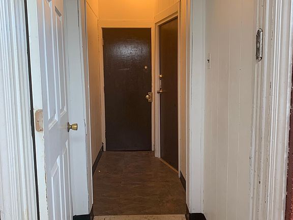 3rd image of 1031 E Tioga St