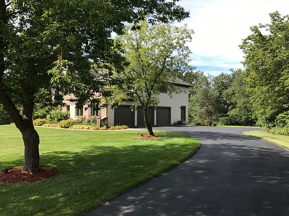 3rd image of 9531 Arrowcrest Dr NE