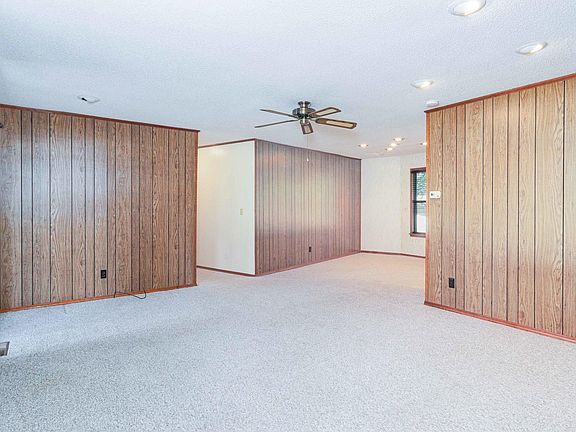 5th image of 208 S Kingswood Dr