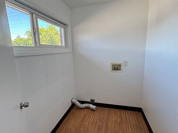5th image of 802-806 SE Queen Ave #804
