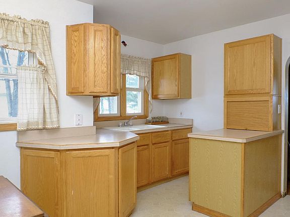 5th image of 208 Sigel St