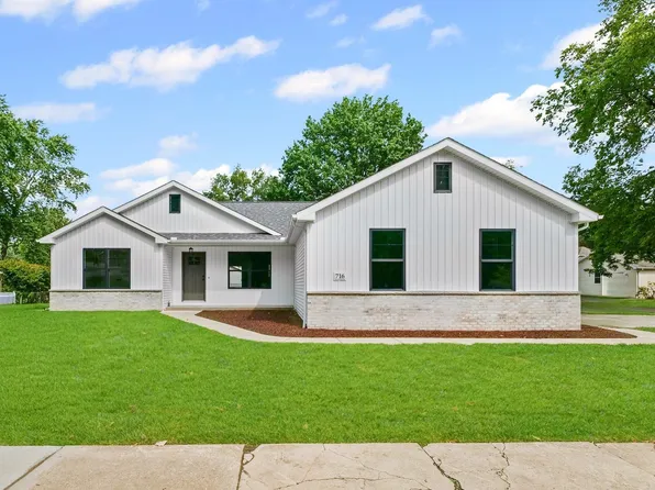 716 E Grant St, Monticello, IL 61856