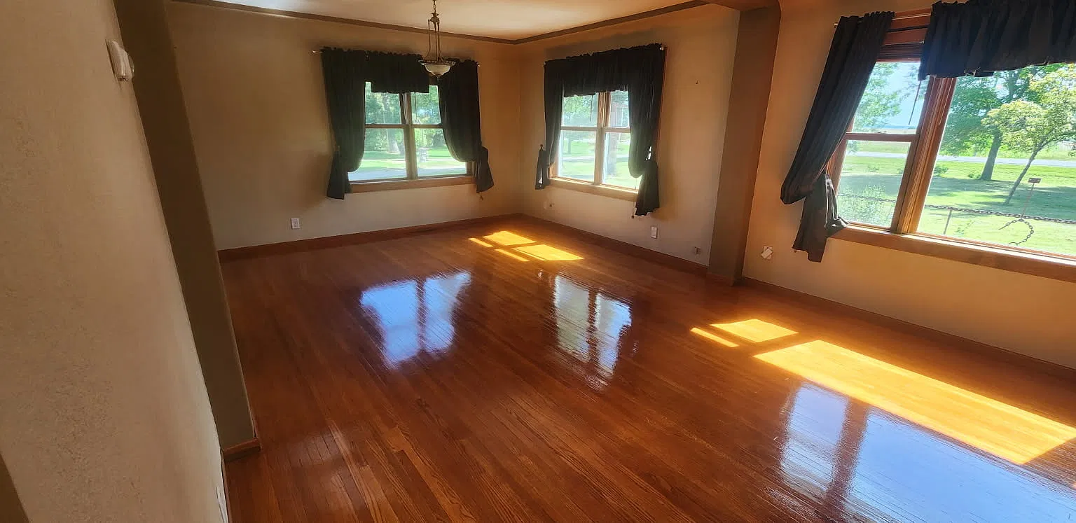 3 bed, 1.5 bath, 1876 sqft, $2,250 — Photo 3