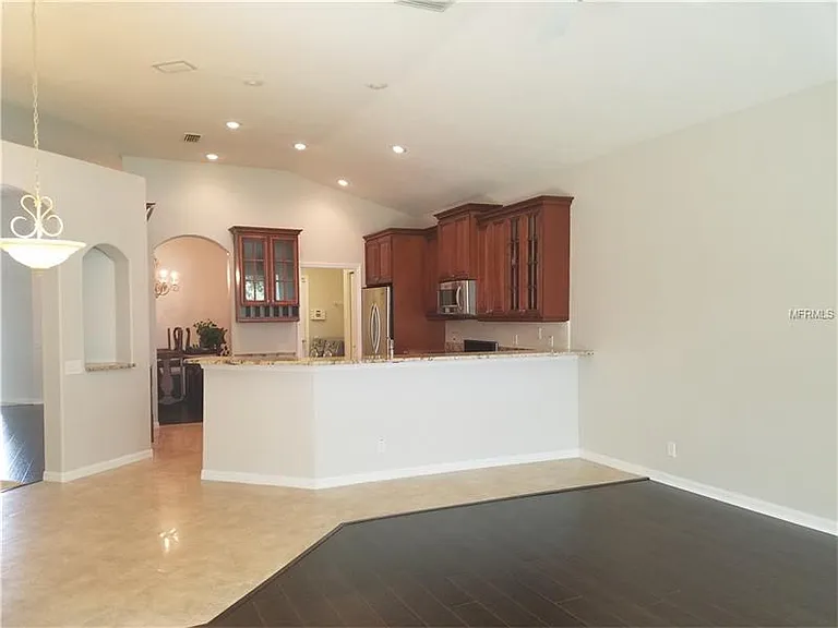 508 Cedar Woods Dr — Photo 4
