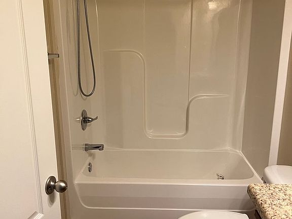 3rd image of 21 Park Cir SE #E