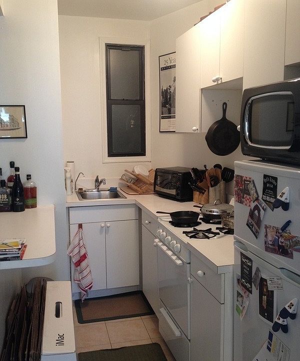 2nd image of 441 W 48th St APT 3E