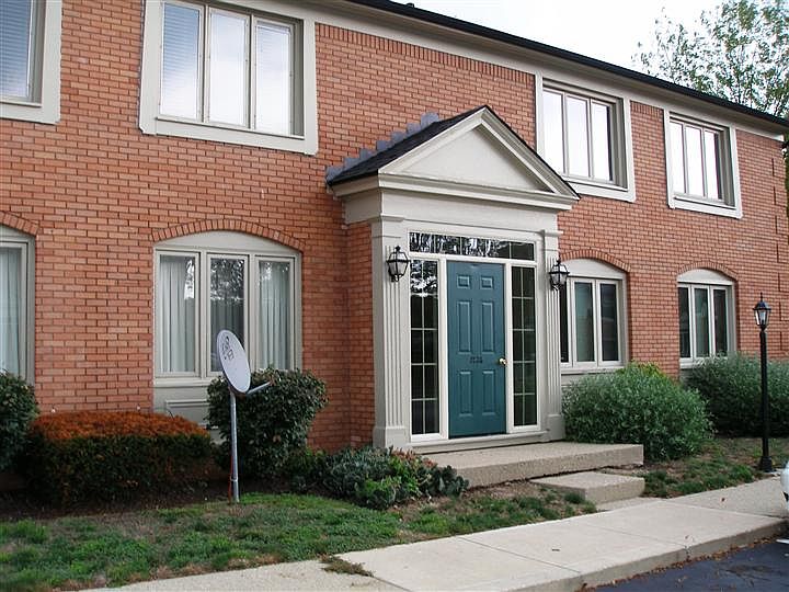 1st image of 1136 Canterbury Ct