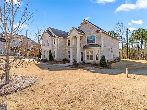 3rd image of 191 Crystal Lake Blvd